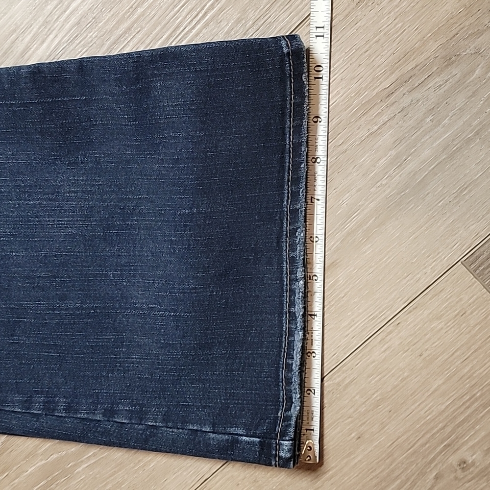 Silver Jeans - Picture 2 of 6